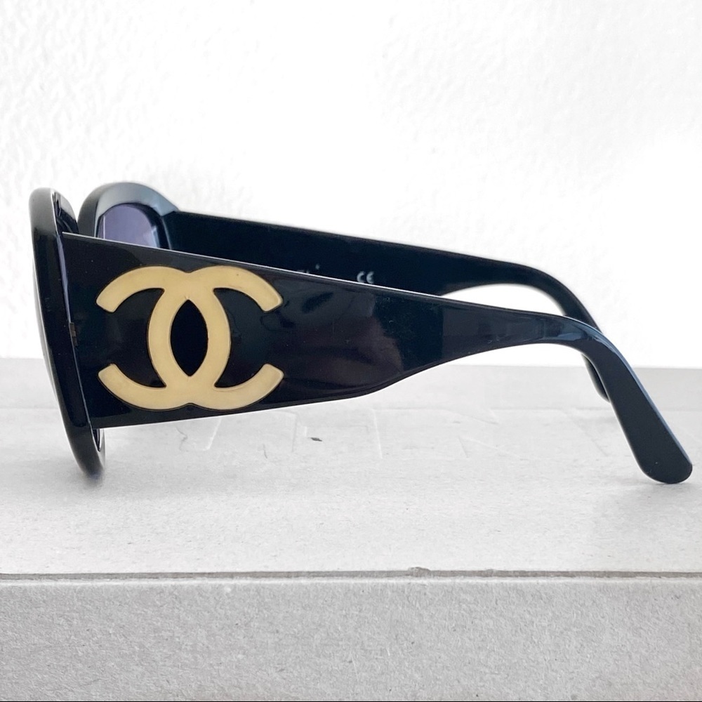 CHANEL Vintage 1990‘s Oversized Runway Sunglasses - Picture 10 of 12